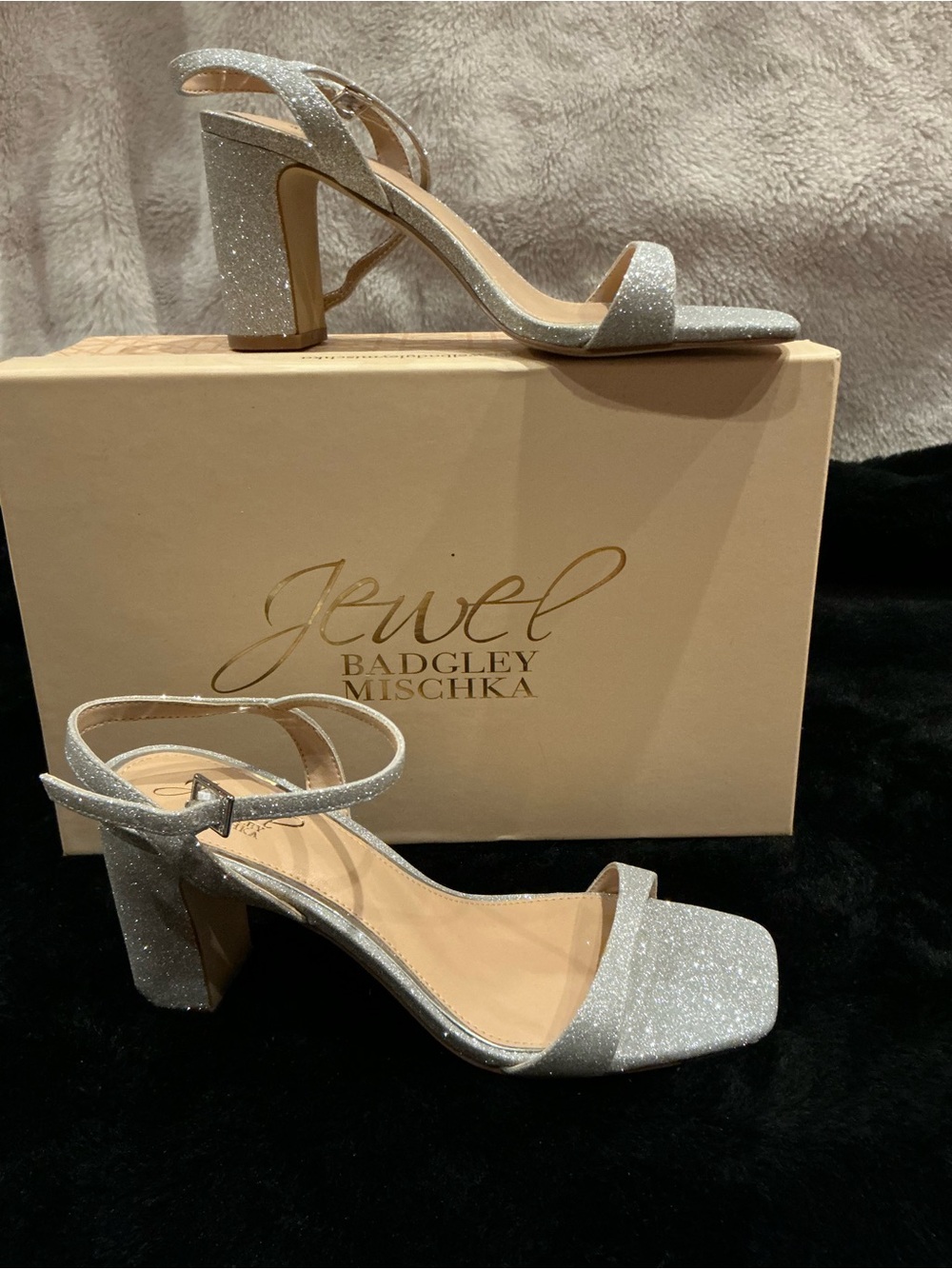 Badgley Mischka Silver Glitter Block Heel Sandals Size 7 NWB